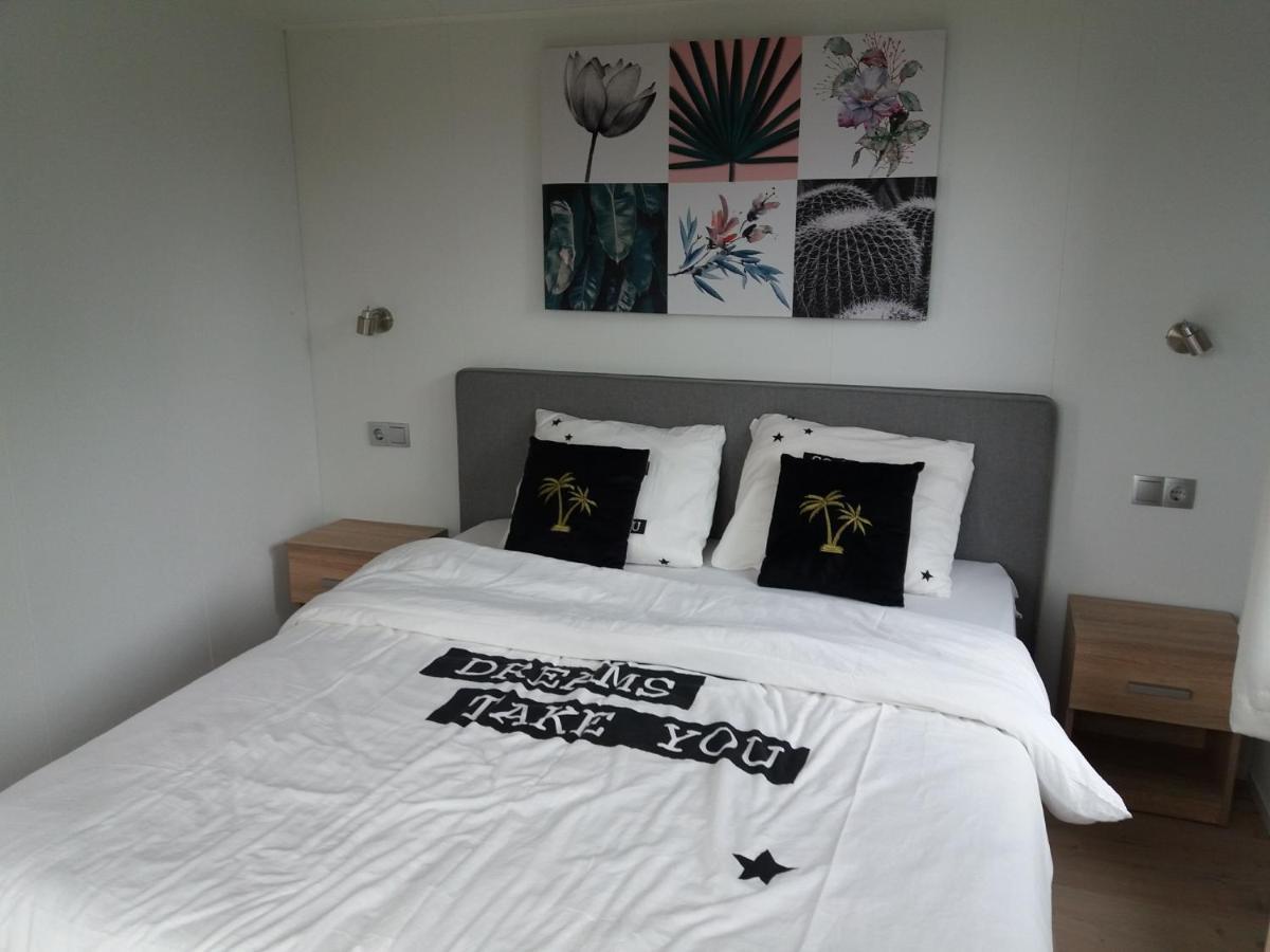 Luxe Bungalow Op Rustig Vakantiepark. Dronrijp ภายนอก รูปภาพ